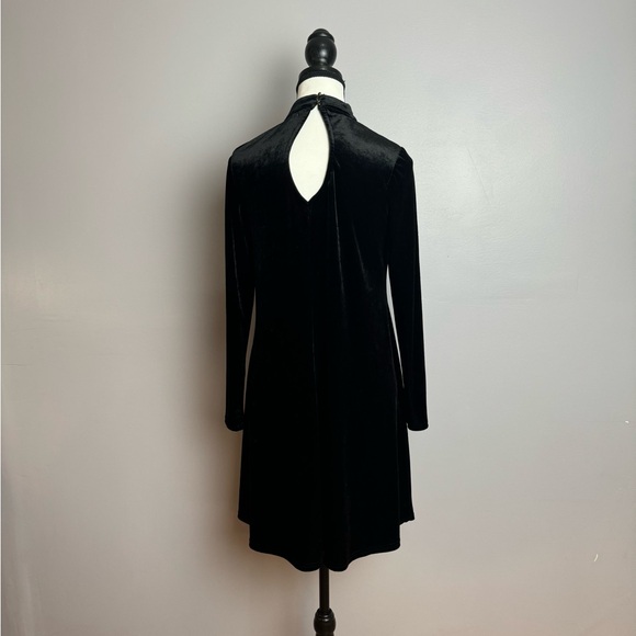 Falls Creek velvet long sleeve turtleneck dress - Picture 3 of 9